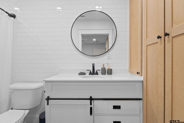 23190 Lakewood Drive, Frankston, TX 75763