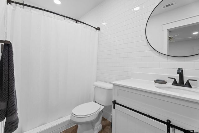 23190 Lakewood Drive, Frankston, TX 75763