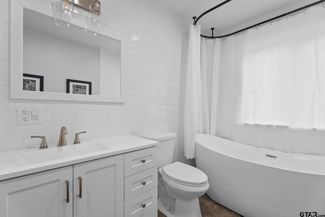 23190 Lakewood Drive, Frankston, TX 75763