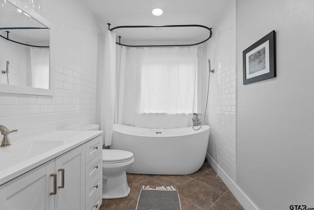 23190 Lakewood Drive, Frankston, TX 75763