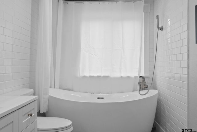 23190 Lakewood Drive, Frankston, TX 75763