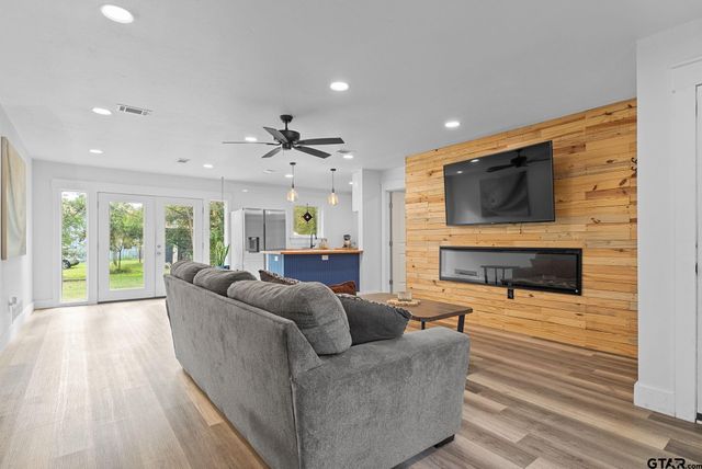 23190 Lakewood Drive, Frankston, TX 75763