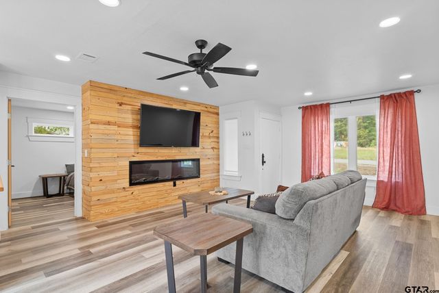 23190 Lakewood Drive, Frankston, TX 75763