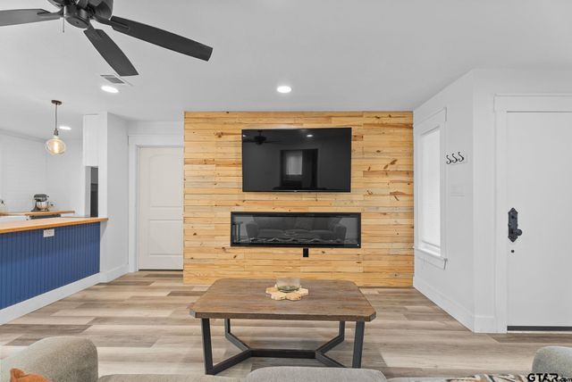 23190 Lakewood Drive, Frankston, TX 75763