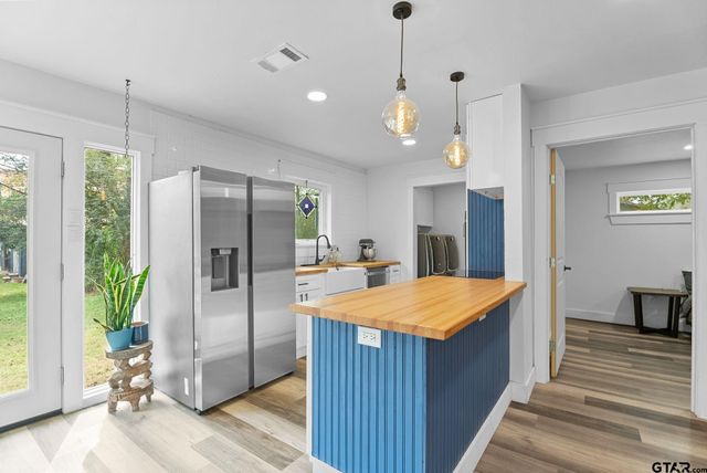 23190 Lakewood Drive, Frankston, TX 75763