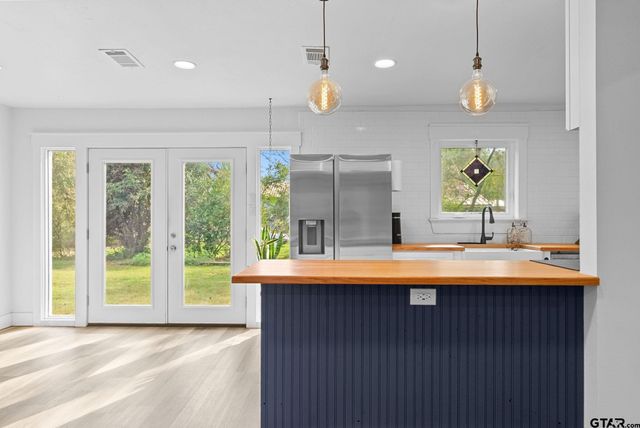 23190 Lakewood Drive, Frankston, TX 75763