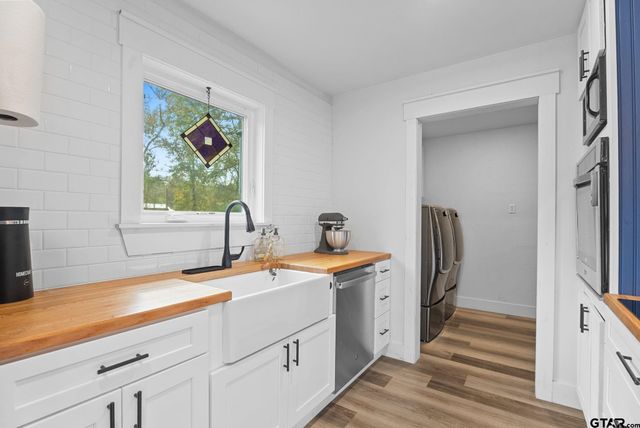 23190 Lakewood Drive, Frankston, TX 75763