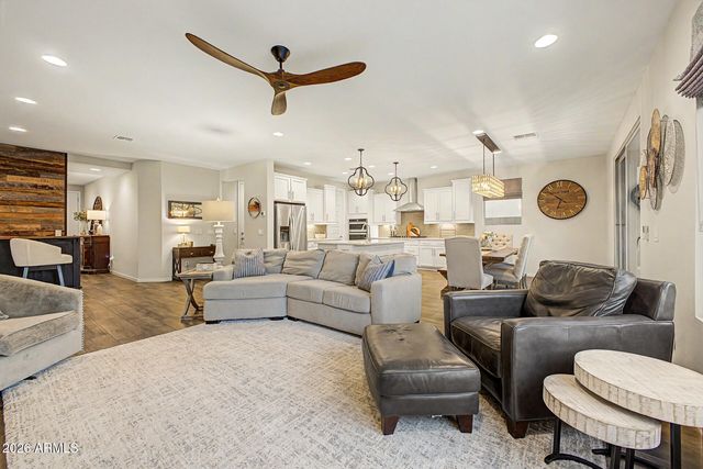 2906 E SANDS Drive, Phoenix, AZ 85050