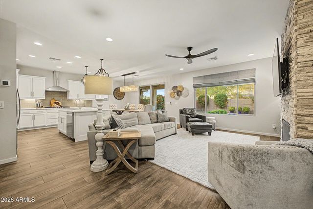 2906 E SANDS Drive, Phoenix, AZ 85050