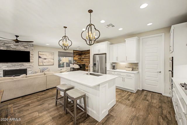2906 E SANDS Drive, Phoenix, AZ 85050