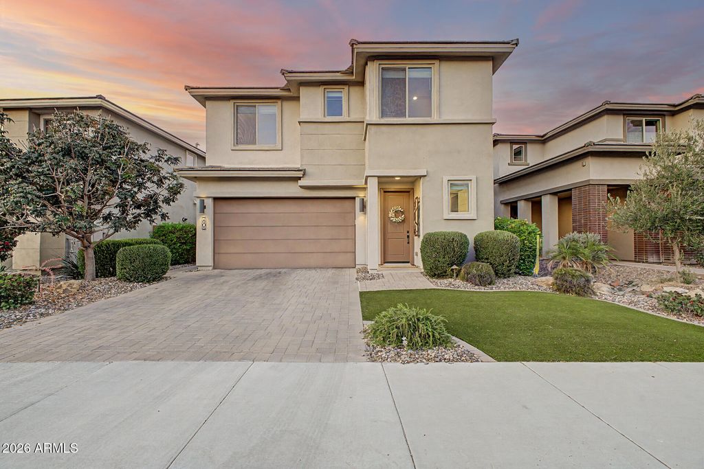 2906 E SANDS Drive, Phoenix, AZ 85050