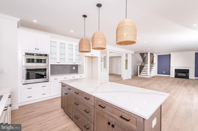 2328 ROCKVALE RD, Lancaster, PA 17602