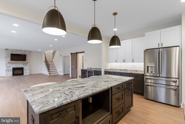 2328 ROCKVALE RD, Lancaster, PA 17602