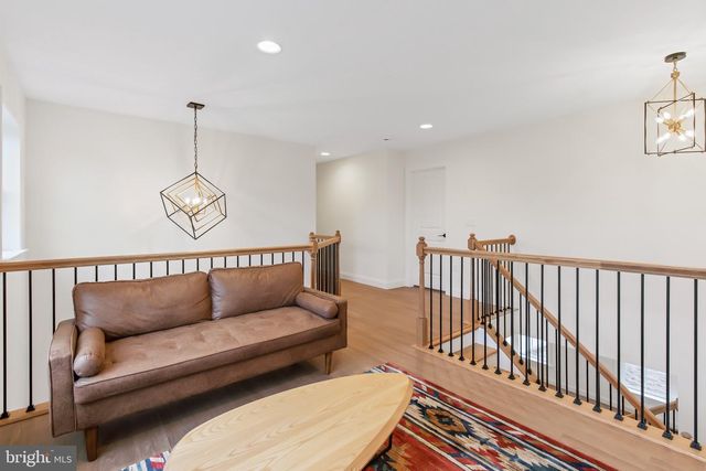 2328 ROCKVALE RD, Lancaster, PA 17602