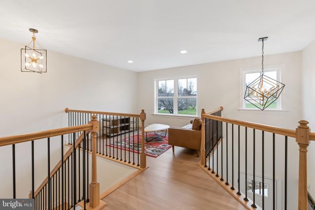 2328 ROCKVALE RD, Lancaster, PA 17602