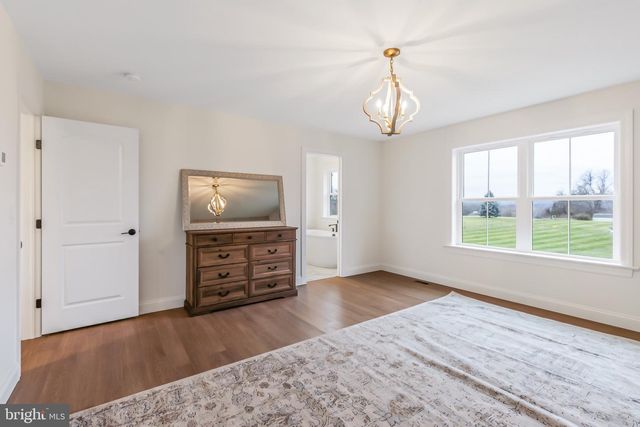 2328 ROCKVALE RD, Lancaster, PA 17602