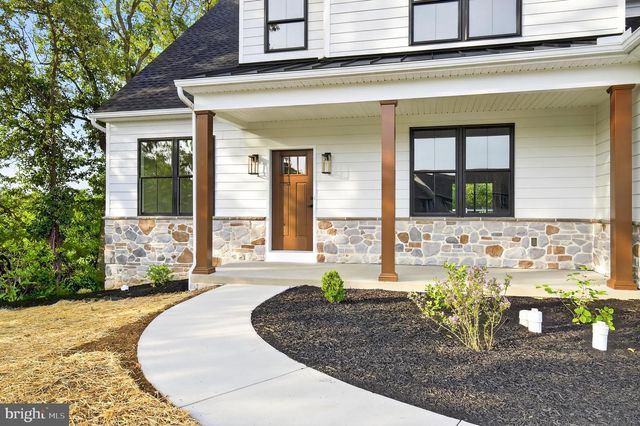 2328 ROCKVALE RD, Lancaster, PA 17602