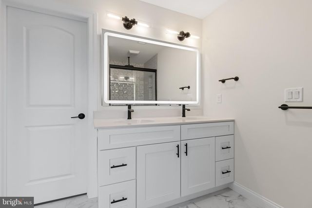 2328 ROCKVALE RD, Lancaster, PA 17602