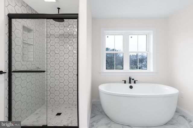 2328 ROCKVALE RD, Lancaster, PA 17602