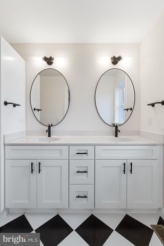 2328 ROCKVALE RD, Lancaster, PA 17602