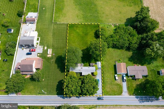 2328 ROCKVALE RD, Lancaster, PA 17602