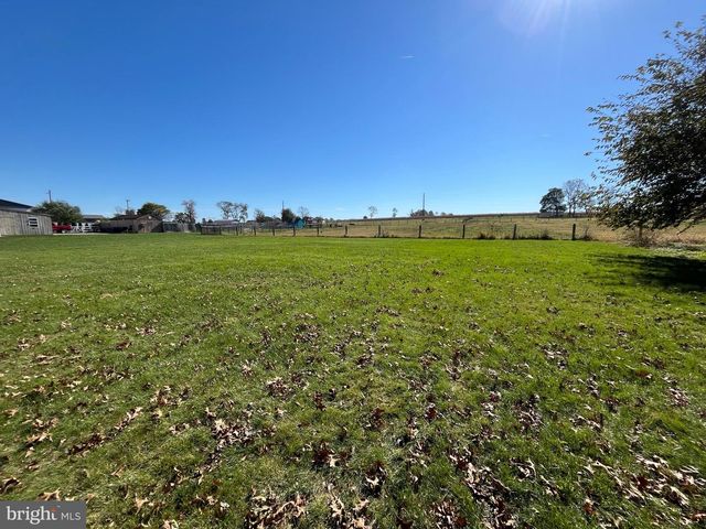 2328 ROCKVALE RD, Lancaster, PA 17602