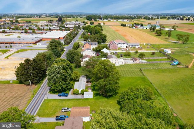 2328 ROCKVALE RD, Lancaster, PA 17602