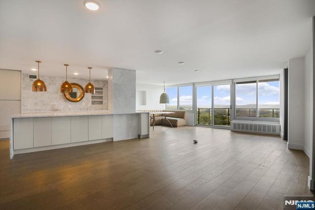 1 Claridge Drive 602, Verona, NJ 07044