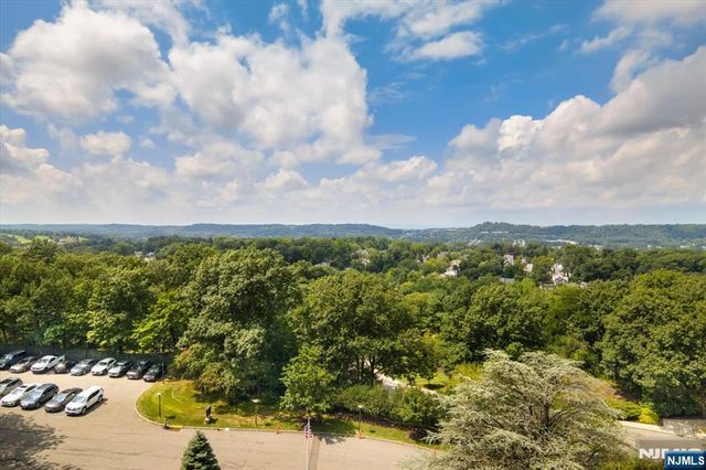 1 Claridge Drive 602, Verona, NJ 07044