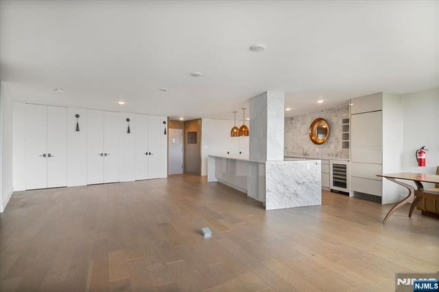 1 Claridge Drive 602, Verona, NJ 07044