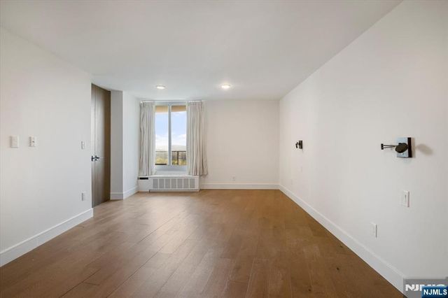 1 Claridge Drive 602, Verona, NJ 07044