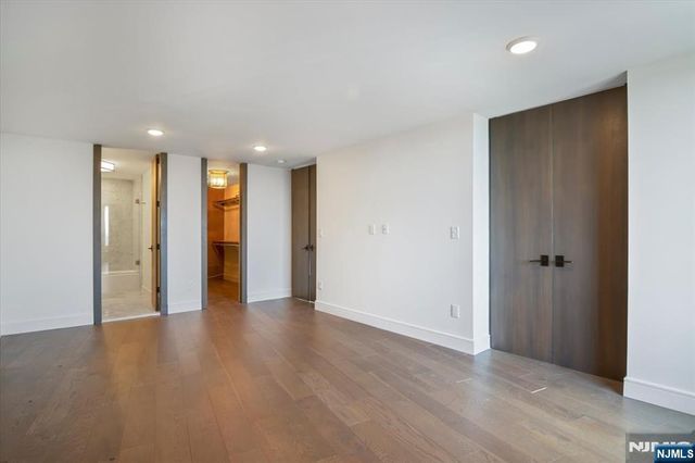 1 Claridge Drive 602, Verona, NJ 07044