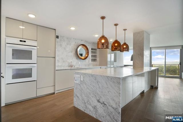 1 Claridge Drive 602, Verona, NJ 07044