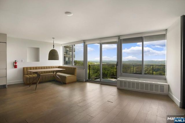 1 Claridge Drive 602, Verona, NJ 07044