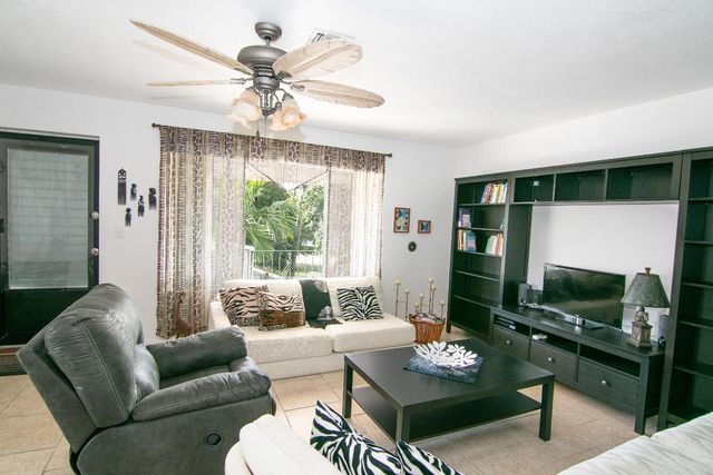 4056 Lake Osborne Drive 15, Lake Worth, FL 33461