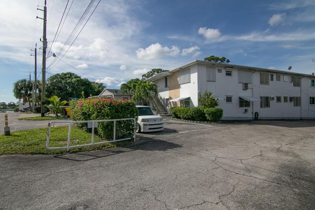 4056 Lake Osborne Drive 15, Lake Worth, FL 33461