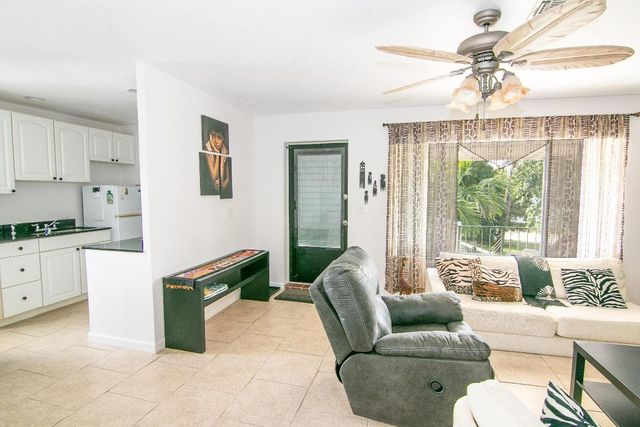 4056 Lake Osborne Drive 15, Lake Worth, FL 33461