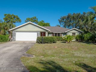 124 Hinchman Avenue, Sebastian, FL 32958