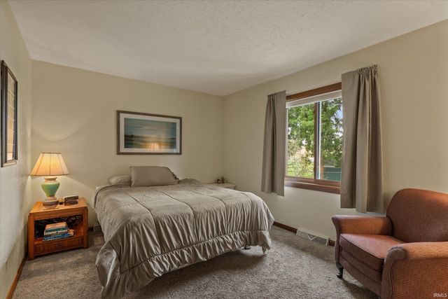 59214 Park Shore Drive, Elkhart, IN 46517