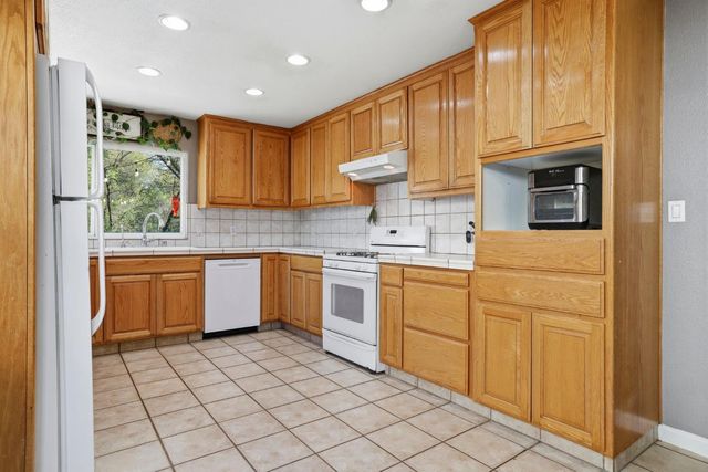 7000 Sunburst Way, Citrus Heights, CA 95621