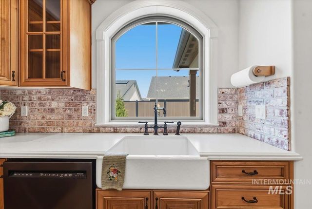2016 E Mainacht St, Meridian, ID 83642