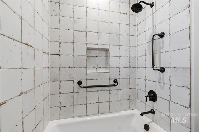 2016 E Mainacht St, Meridian, ID 83642