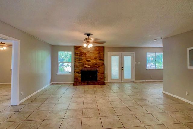 902 Cactus DR, Round Rock, TX 78681