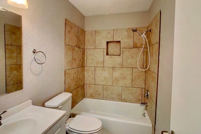 902 Cactus DR, Round Rock, TX 78681