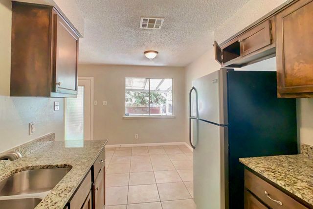 902 Cactus DR, Round Rock, TX 78681