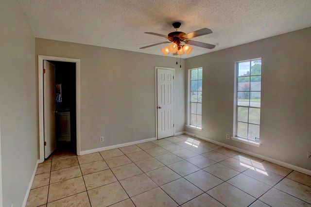 902 Cactus DR, Round Rock, TX 78681