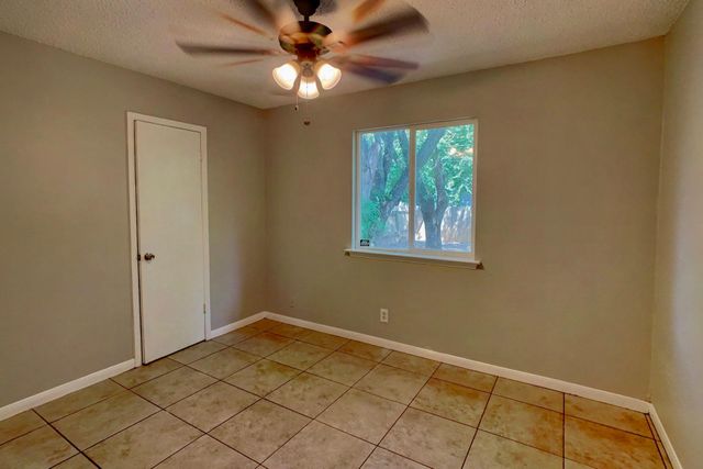 902 Cactus DR, Round Rock, TX 78681