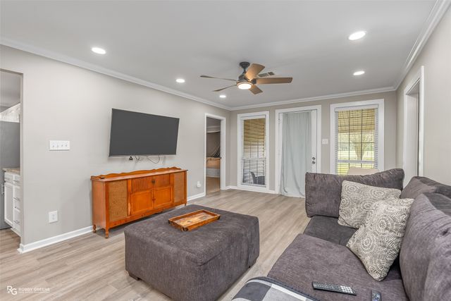 437 Caplis Sligo Road, Bossier City, LA 71112