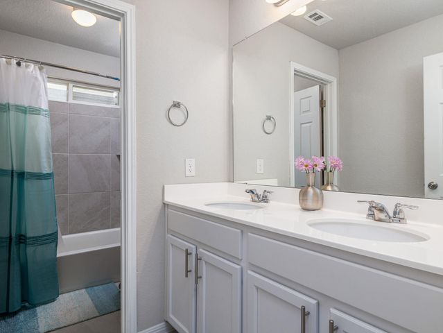 453 Arrowhead Vine ST, Leander, TX 78641