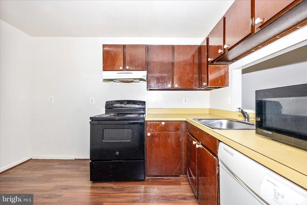 Image 13 of property listing at 9913 FOREST VIEW PL, Montgomery Village, MD 20886